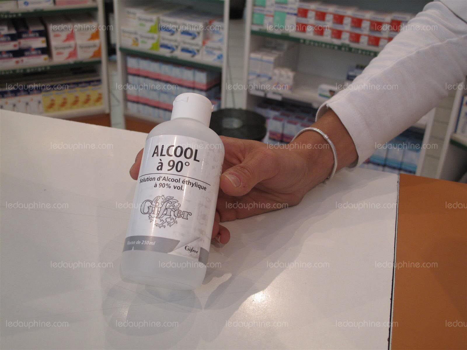 Item-Alcool à 90 degrés non dénaturé actuellement-on-ne-trouve-plus-d-alcool-a-90-dans-les-pharmacies-au-grand-dam-de-ceux-qui-en-achetaient-pour-faire-leur-liqueur-bien-que-cela-ne-soit-pas-autorise-photo-le-dl-f-h-1508313090.jpg