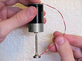 Moteur simple 270px-Homopolar Motor Large neutral.jpg