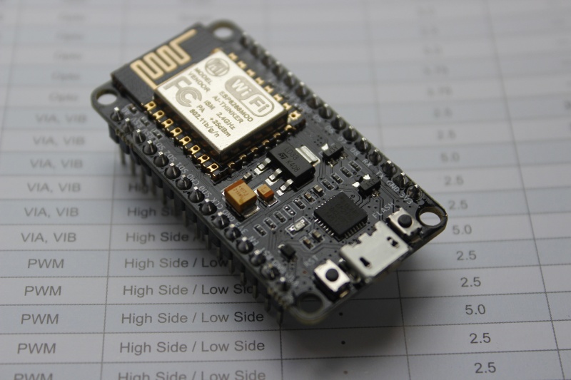 Item-NodeMCU ESP12E Amica 800px-NodeMCU DEVKIT 1.0.jpg