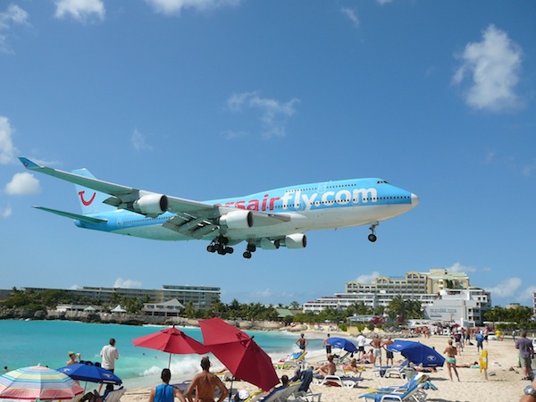 Chasse aux infox info ae roport princessjuliana Saint-Martin.jpg