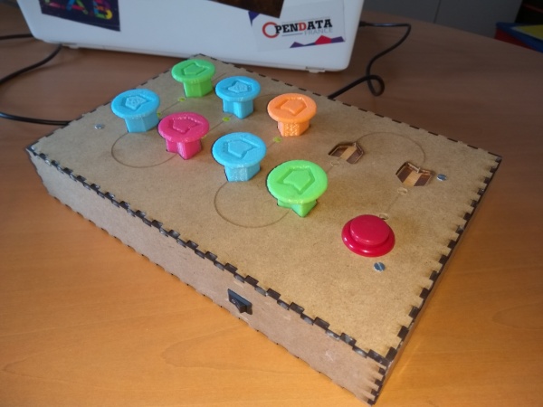Tableau de bord à programmation Tangible 600px-Boitier19.jpg