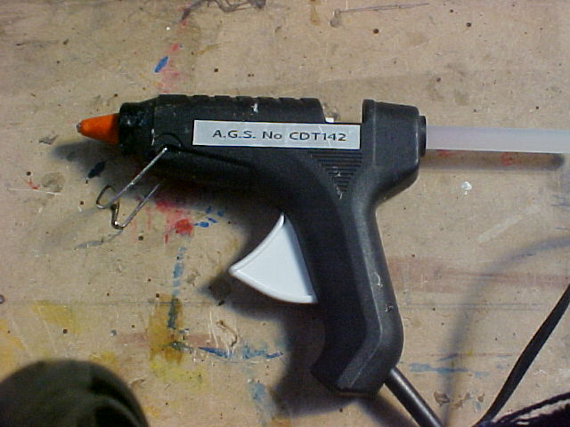 Item-pistolet à colle ou pistocolle pistocolle.jpg