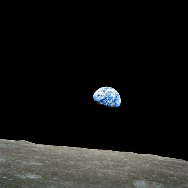 Il fait tout noir dans l espace earth-11014 640.jpg
