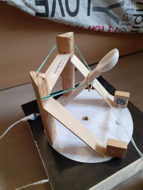 Catapulte avec rotation lectrique 20210506 193117.jpg