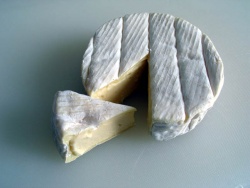 Item-Camembert 250px-Camembert.jpg