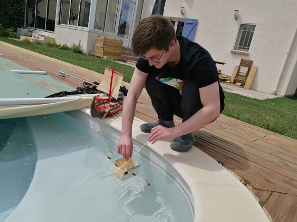 Bateau propulsion lastique Test piscine2 - Copie.jpg