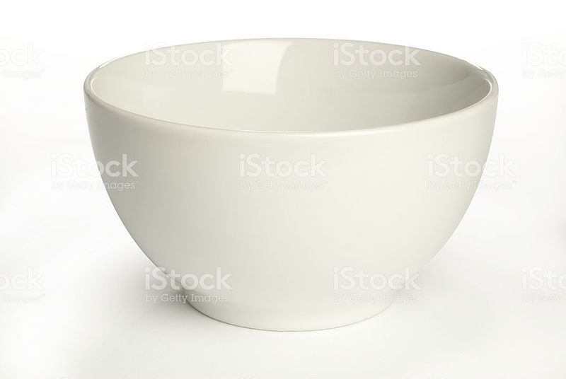Fichier:Item-Saladier an-artistic-white-ceramic-bowl-on-a-white-background-picture-id97536357.jpg