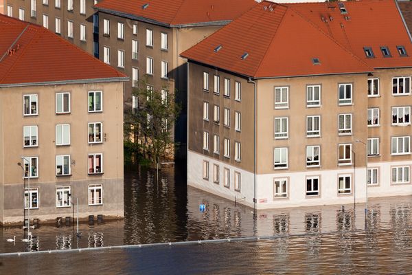 D fi - l eau monte flood-1370552939jbl-inondation RepTcheque-DomainePublic.jpg