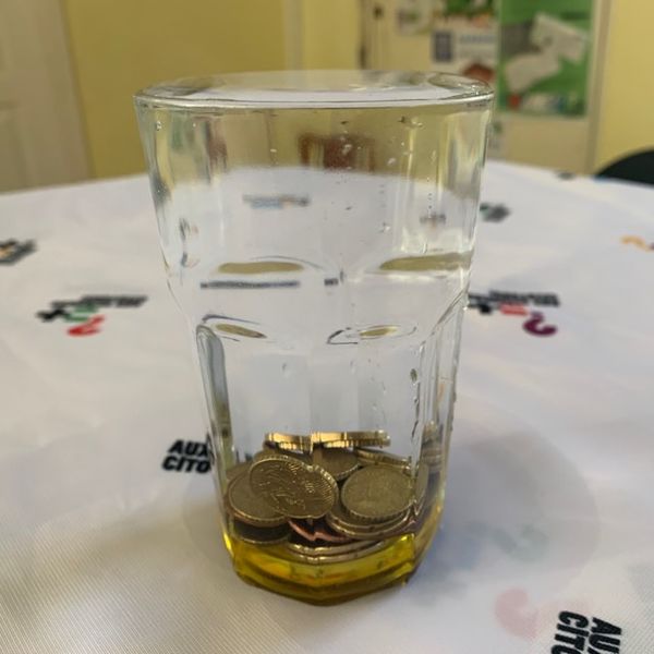 Combien de pièces peut-on mettre dans un verre rempli d'eau 53379708 404214070125739 8297003378437783552 n.jpg