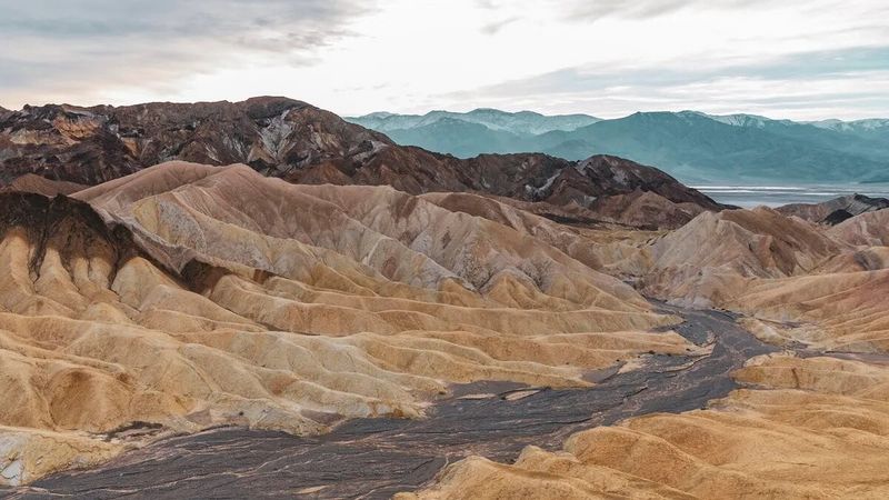 Fichier:Ia ou pas ia death-valley-national-park-7302-16-9.jpg