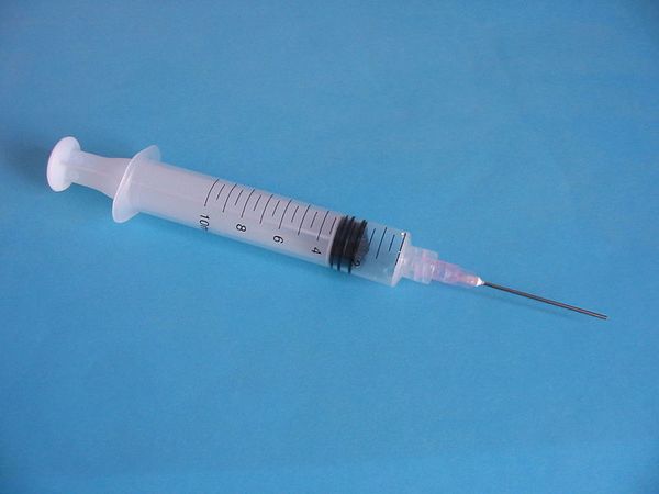 Item-Seringue 800px-Syringe2.jpg