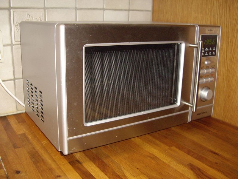 Fichier:Item-Four micro-ondes Microwave oven.jpg