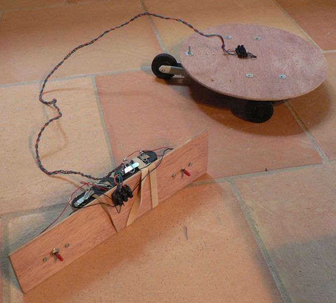 Fichier:Robot lectro-mecanique filoguid 1.jpg