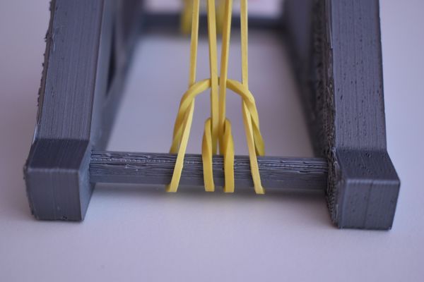 Fabriquer une catapulte élastiques 3.jpg