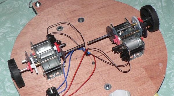 Robot lectro-mecanique dessous.jpg
