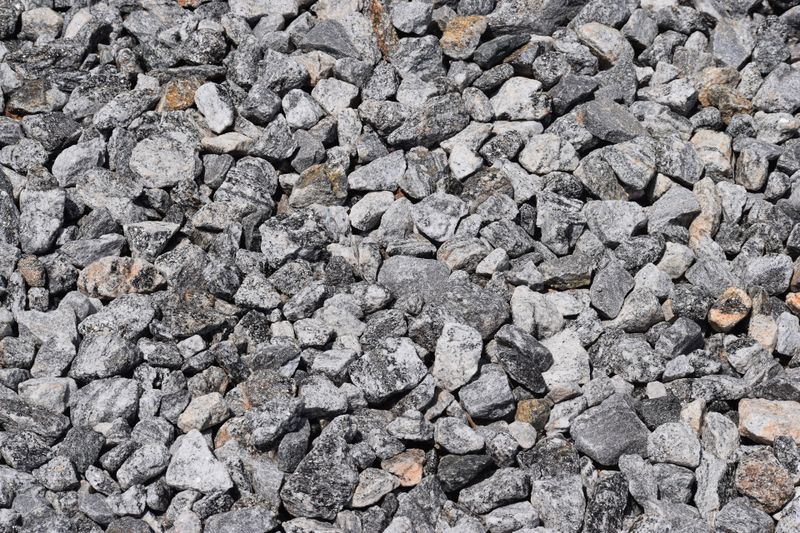 Fichier:Item-Gravier grave-rock-background-PublicDomain-red.jpg