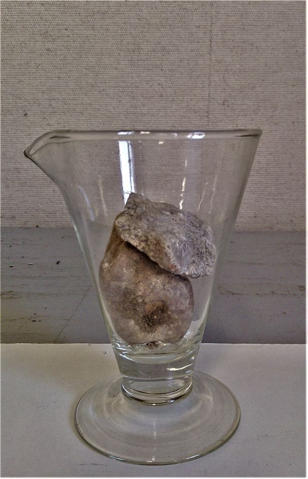 La fonte des glaces - 3e m thode 2- Dans un verre mettre les cailloux.jpg