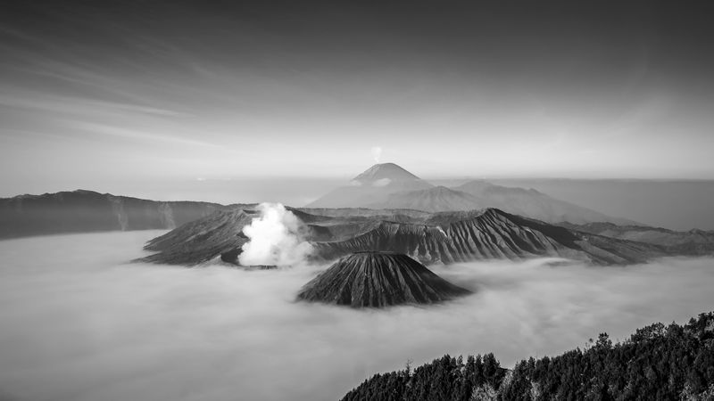 Volcans par milliers zein-mubaraq-M1dvH-BNovo-unsplash.jpg