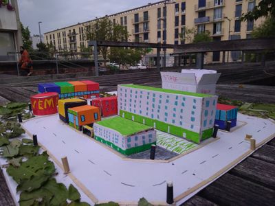 Une_maquette_de_mon_quartier__t_2019_-_MS_Architecture_et_urbanisme_-_maquette_en_mat_riel_de_r_cup.jpg